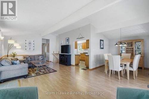 23 Timcourt Drive, Tiny, ON - Indoor Photo Showing Living Room