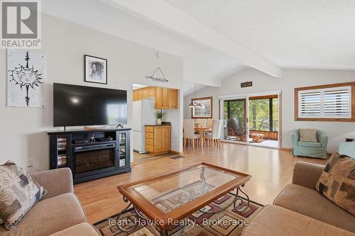 23 Timcourt Drive, Tiny, ON - Indoor Photo Showing Living Room