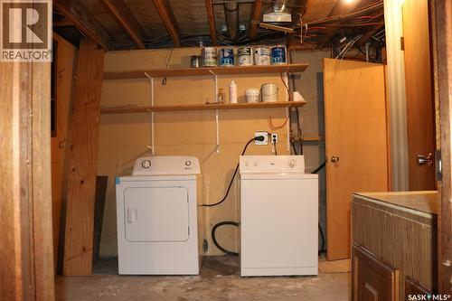 326 3Rd Avenue, Young, SK - Indoor Photo Showing Laundry Room