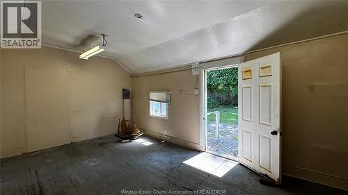 377 Chappell, Windsor, ON - Indoor Photo Showing Garage