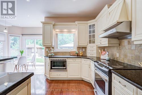 4468 Beacon Lane, Mississauga, ON - Indoor Photo Showing Kitchen