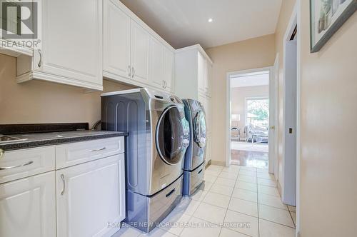 4468 Beacon Lane, Mississauga, ON - Indoor Photo Showing Laundry Room