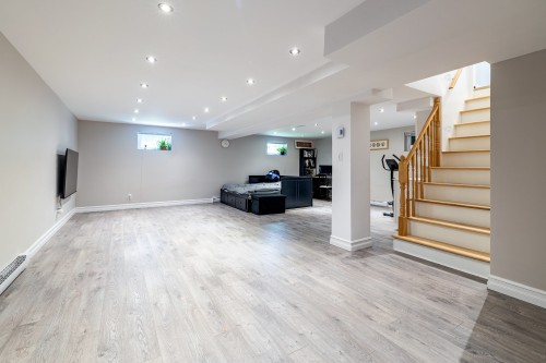 Salle familiale - 142 Av. Madsen, Beaconsfield, QC - Indoor