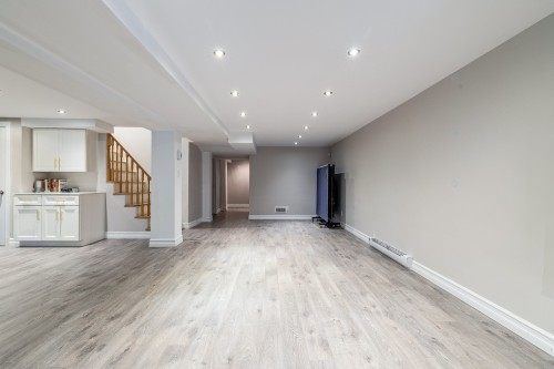 Salle familiale - 142 Av. Madsen, Beaconsfield, QC - Indoor