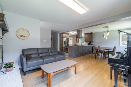 Salon - 142 Av. Madsen, Beaconsfield, QC - Indoor Photo Showing Living Room