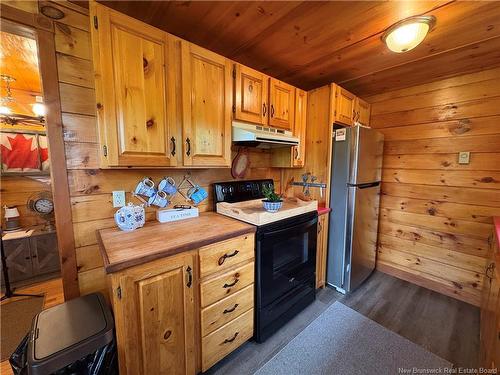 27 Binks Cres, Harvey, NB 