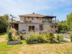 798 Wain Rd North Saanich, BC V8L 5N8