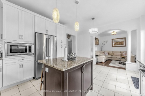 44 Headwind Boulevard, Vaughan, ON - Indoor Photo Showing Kitchen With Stainless Steel Kitchen With Upgraded Kitchen