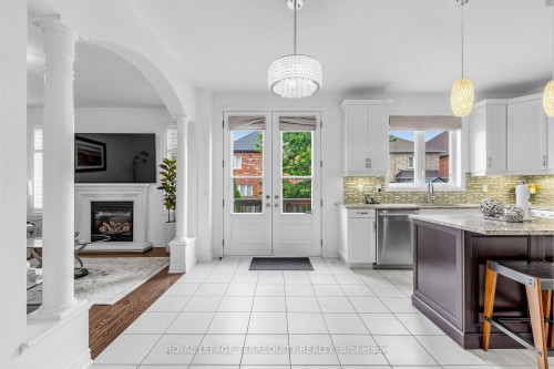 44 Headwind Boulevard, Vaughan, ON - Indoor Photo Showing Kitchen