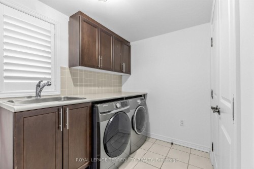 44 Headwind Boulevard, Vaughan, ON - Indoor Photo Showing Laundry Room