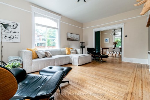 90 Victoria Street, Hamilton, ON - Indoor Photo Showing Living Room