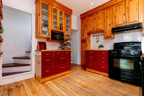 90 Victoria Street, Hamilton, ON - Indoor Photo Showing Kitchen