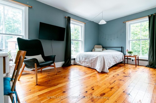90 Victoria Street, Hamilton, ON - Indoor Photo Showing Bedroom
