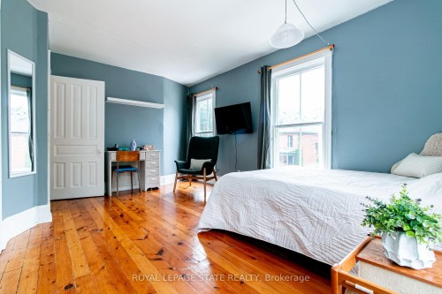 90 Victoria Street, Hamilton, ON - Indoor Photo Showing Bedroom