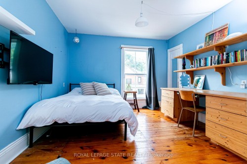 90 Victoria Street, Hamilton, ON - Indoor Photo Showing Bedroom