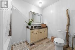Main Bathroom - 