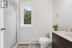 Upper Bathroom - 