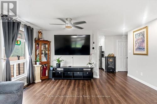 15 Sharpe Street, Brant (Paris), ON - Indoor Photo Showing Living Room