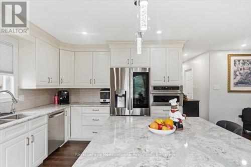 15 Sharpe Street, Brant (Paris), ON - Indoor Photo Showing Kitchen With Upgraded Kitchen