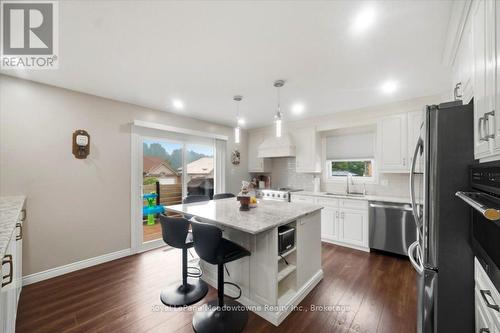 15 Sharpe Street, Brant (Paris), ON - Indoor Photo Showing Kitchen With Upgraded Kitchen