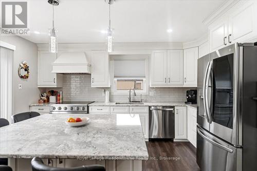 15 Sharpe Street, Brant (Paris), ON - Indoor Photo Showing Kitchen With Upgraded Kitchen