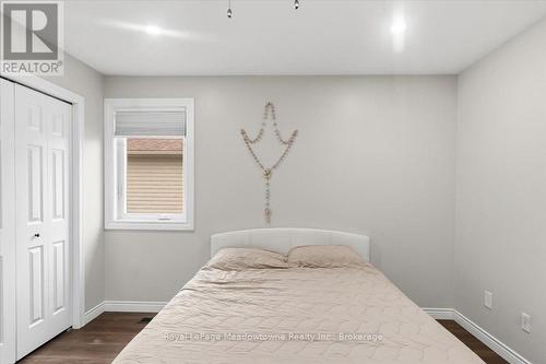 15 Sharpe Street, Brant (Paris), ON - Indoor Photo Showing Bedroom