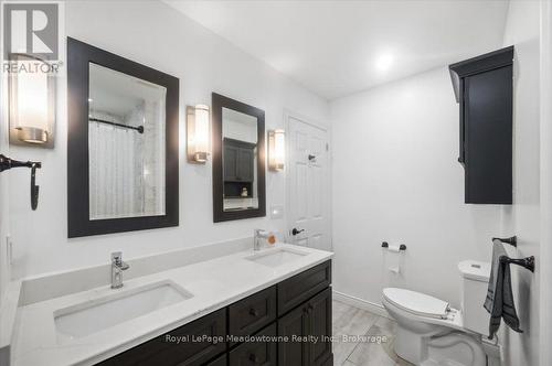 15 Sharpe Street, Brant (Paris), ON - Indoor Photo Showing Bathroom