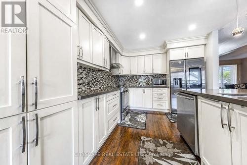 764 Avocado Crescent, Mississauga, ON - Indoor Photo Showing Kitchen With Stainless Steel Kitchen With Upgraded Kitchen