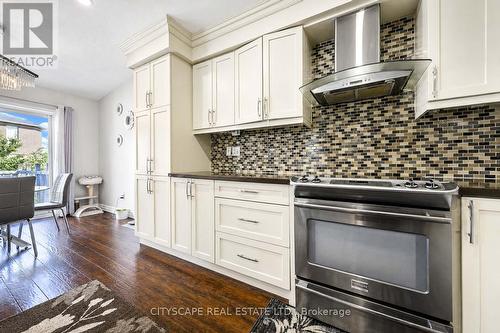 764 Avocado Crescent, Mississauga, ON - Indoor Photo Showing Kitchen With Upgraded Kitchen