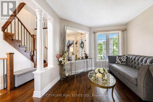 764 Avocado Crescent, Mississauga, ON - Indoor Photo Showing Living Room