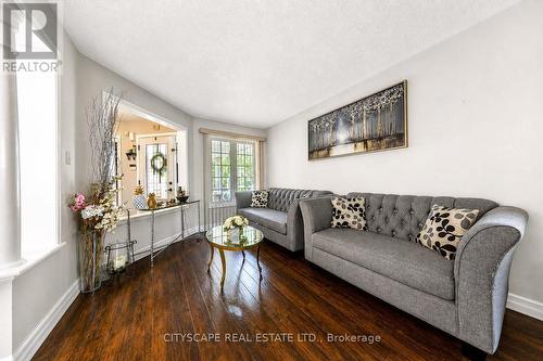 764 Avocado Crescent, Mississauga, ON - Indoor Photo Showing Living Room