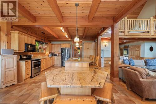 1040 7Th Heaven Lane, Bracebridge (Muskoka (N)), ON - Indoor Photo Showing Kitchen