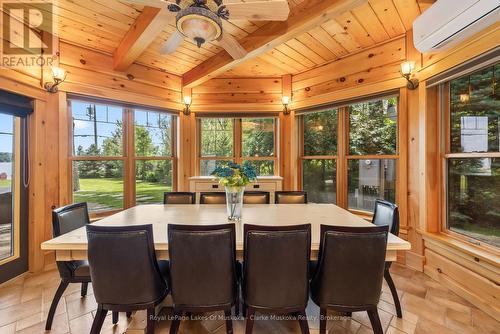 1040 7Th Heaven Lane, Bracebridge (Muskoka (N)), ON - Indoor Photo Showing Dining Room