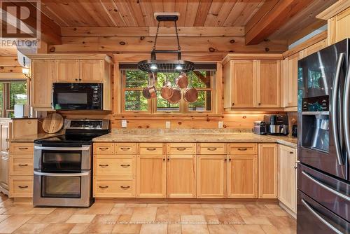 1040 7Th Heaven Lane, Bracebridge (Muskoka (N)), ON - Indoor Photo Showing Kitchen