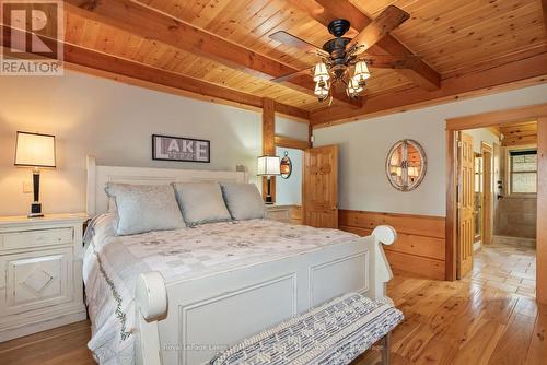 1040 7Th Heaven Lane, Bracebridge (Muskoka (N)), ON - Indoor Photo Showing Bedroom