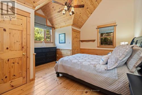 1040 7Th Heaven Lane, Bracebridge (Muskoka (N)), ON - Indoor Photo Showing Bedroom