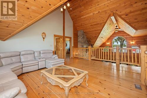 1040 7Th Heaven Lane, Bracebridge (Muskoka (N)), ON - Indoor Photo Showing Living Room