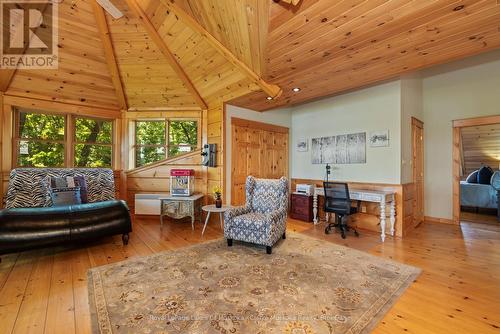1040 7Th Heaven Lane, Bracebridge (Muskoka (N)), ON - Indoor Photo Showing Living Room