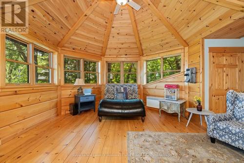 1040 7Th Heaven Lane, Bracebridge (Muskoka (N)), ON - Indoor Photo Showing Living Room