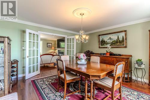 383 Peek-A-Boo Trail, Tiny, ON - Indoor Photo Showing Dining Room