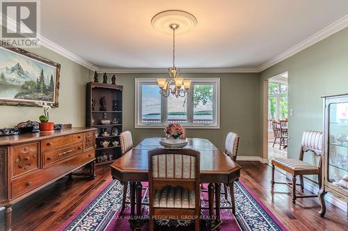 383 Peek-A-Boo Trail, Tiny, ON - Indoor Photo Showing Dining Room