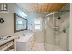 Main bathroom - 