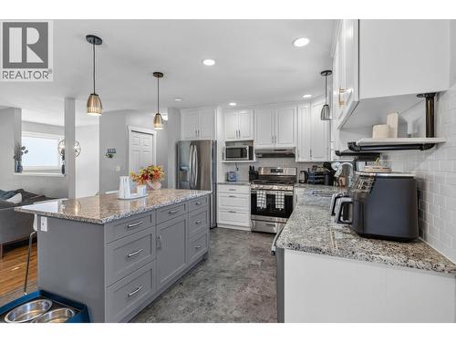 1863 Cathy Avenue, Kelowna, BC - Indoor Photo Showing Kitchen With Upgraded Kitchen