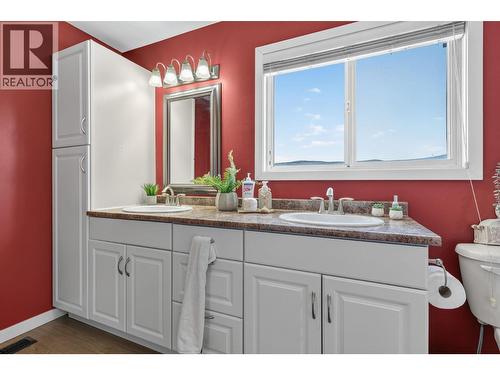1863 Cathy Avenue, Kelowna, BC - Indoor Photo Showing Bathroom