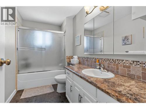 1863 Cathy Avenue, Kelowna, BC - Indoor Photo Showing Bathroom