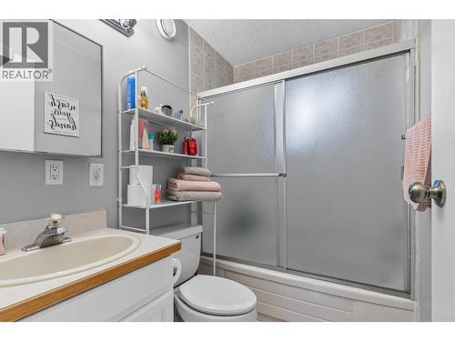 1863 Cathy Avenue, Kelowna, BC - Indoor Photo Showing Bathroom