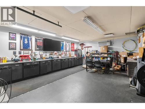 1863 Cathy Avenue, Kelowna, BC - Indoor Photo Showing Garage
