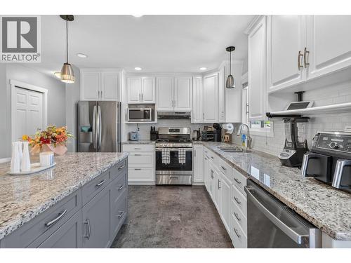 1863 Cathy Avenue, Kelowna, BC - Indoor Photo Showing Kitchen With Upgraded Kitchen