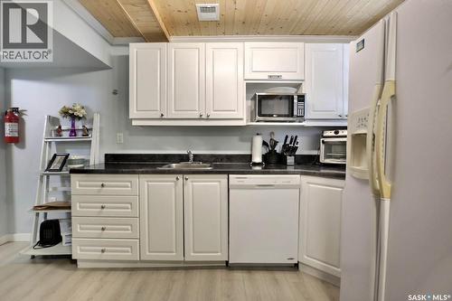 2354 Mcara Street, Regina, SK - Indoor Photo Showing Kitchen