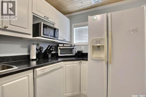 2354 Mcara Street, Regina, SK - Indoor Photo Showing Kitchen